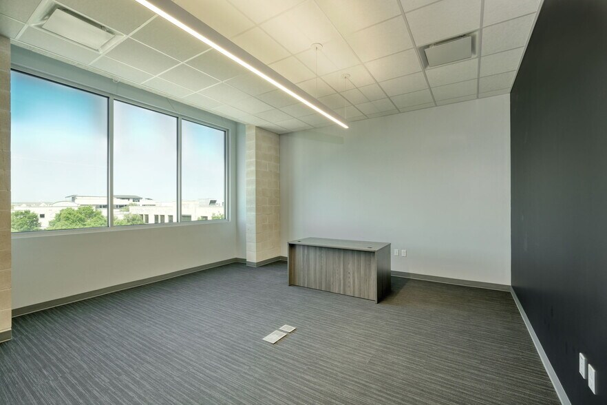 More Photos Of 211 S Brown St, Round Rock Medical For Lease