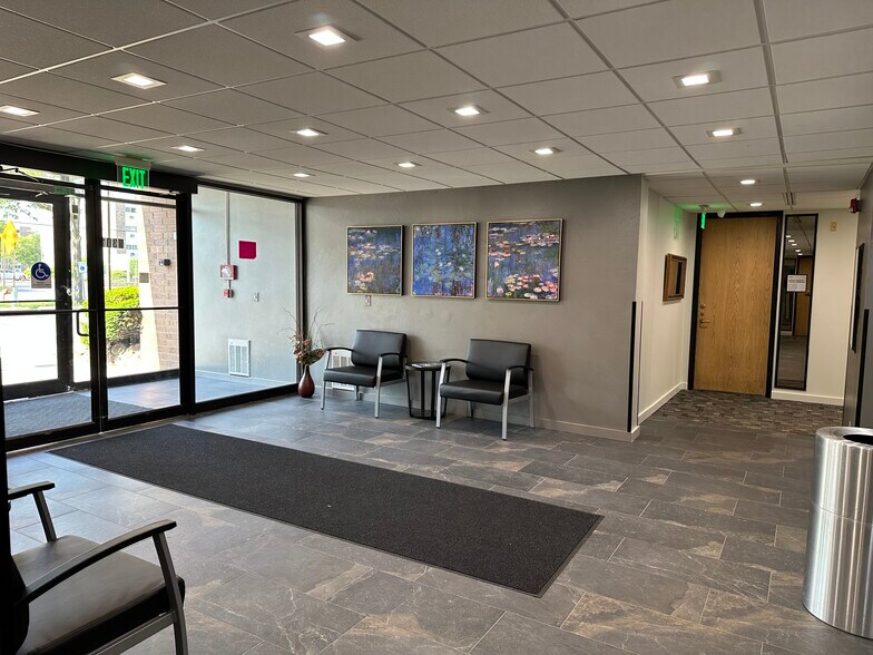 More Photos Of 9301 Golf Rd, Des Plaines Medical For Lease