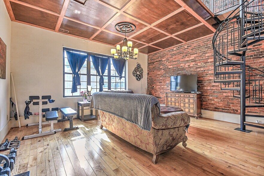 More Photos Of 529 State St, Bristol Storefront Retail Office For Sale