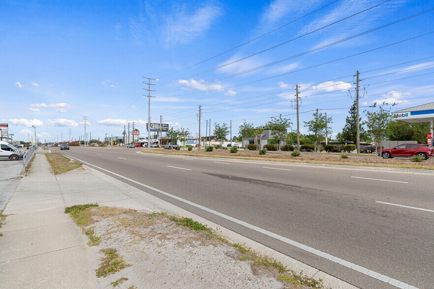 More Photos Of 6826 Ridge Rd, Port Richey Auto Repair For Sale