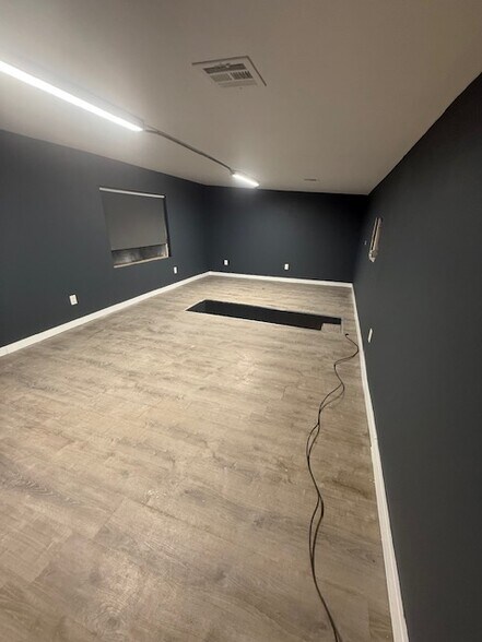 More Photos Of 5819 S Owasso Ave, Tulsa Warehouse For Lease