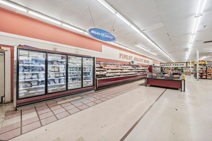More Photos Of 15 W Ashland St, Andrews Supermarket For Sale