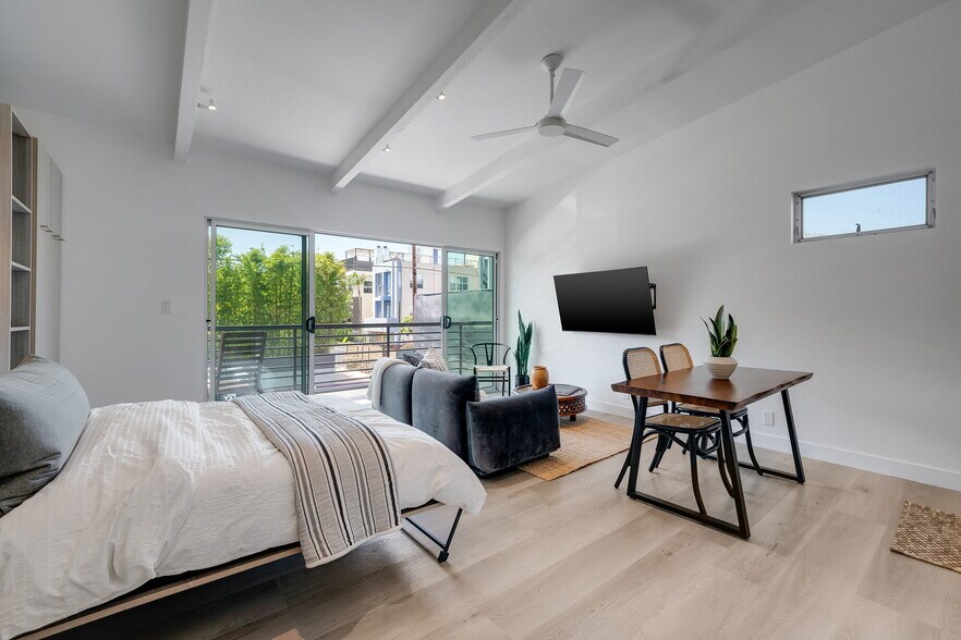 More Photos Of 2602 Pacific Ave, Venice Apartments For Sale