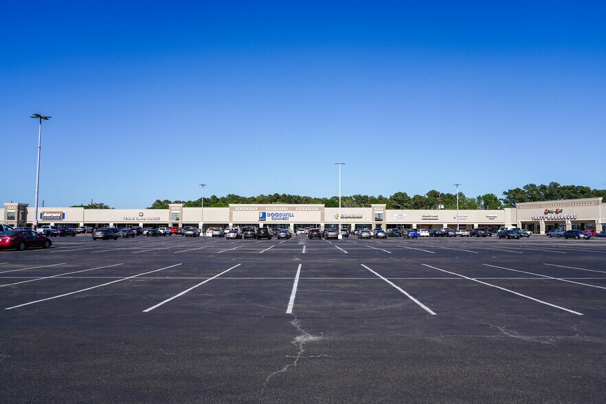 More Photos Of 1401-1491 Spring Cypress Rd, Spring Unknown For Lease