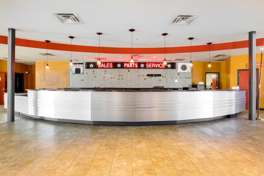 More Photos Of 2885 W County Line Rd, Littleton Auto Dealership For Sale