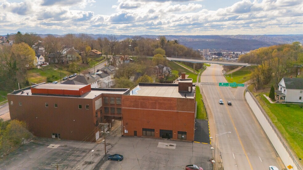 More Photos Of 1439 Sunset Blvd, Steubenville Flex For Sale