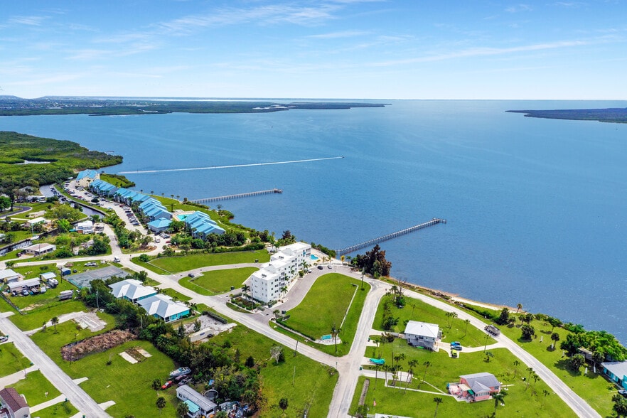 More Photos Of 14550 River Beach Dr, Port Charlotte Apartments For Sale