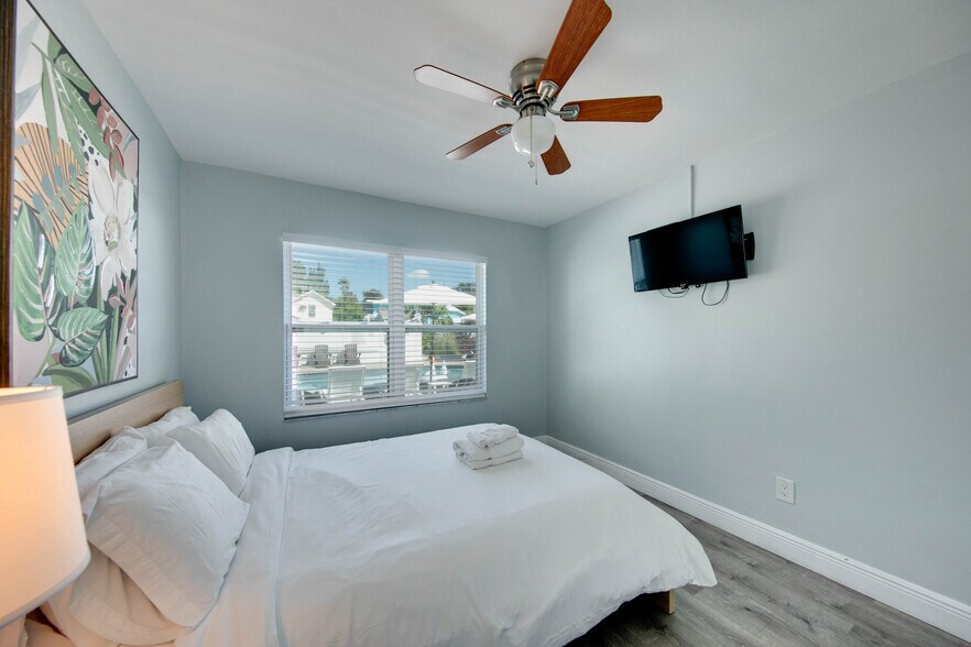 More Photos Of 12321 Gulf Blvd, Treasure Island Hospitality For Sale