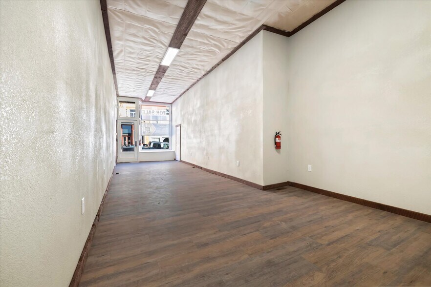 More Photos Of 310 Victor Ave, Victor General Retail For Sale