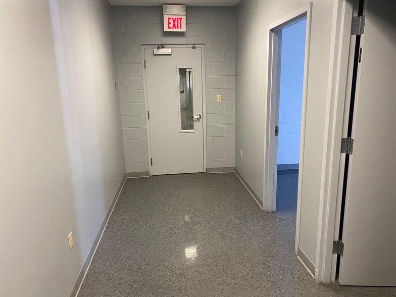 More Photos Of 225 N High St, Muncie Office For Sale