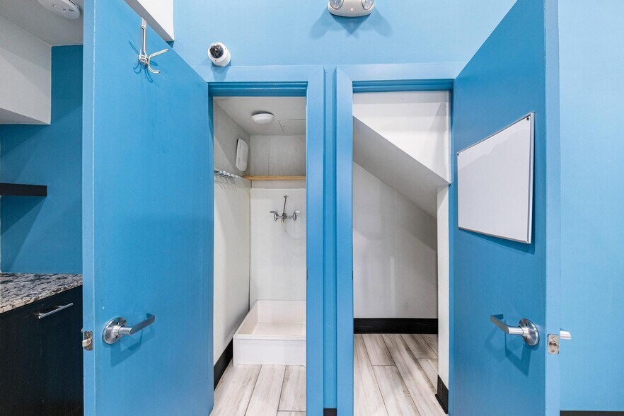 More Photos Of 3305 SW 37th Ave, Miami Office For Sale