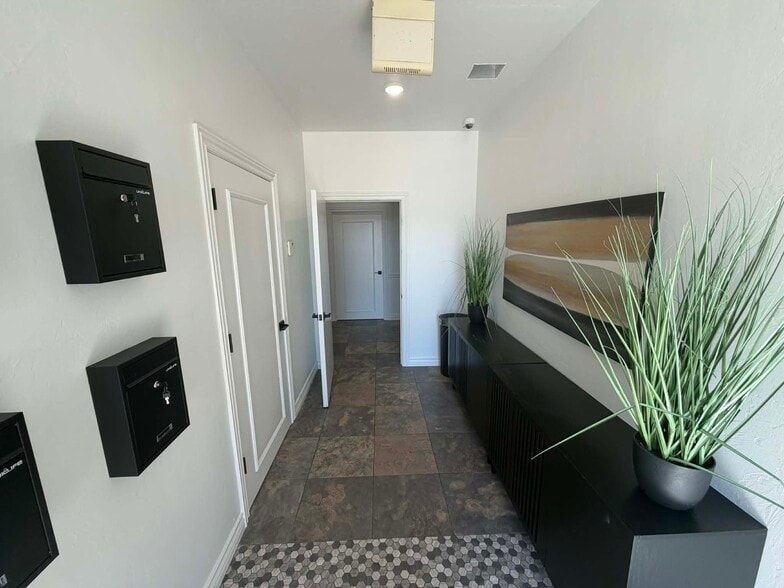 More Photos Of 817 Irish Ln, Edmond Office For Lease