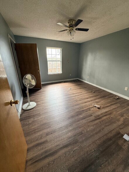 More Photos Of 425 Neches St, Jacksonville Office Residential For Sale