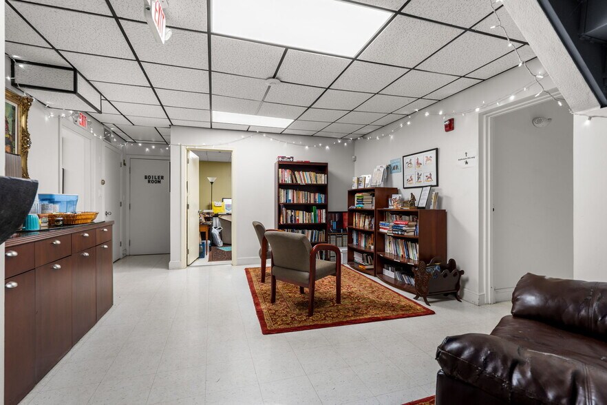 More Photos Of 191 Chandler Rd, Andover Office For Sale