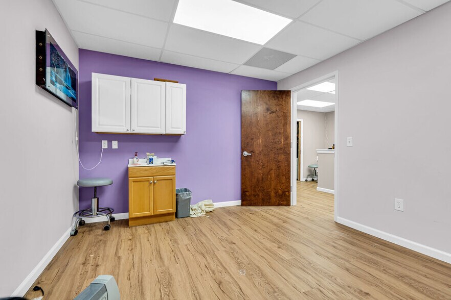 More Photos Of 75 Lacey Rd, Whiting Medical For Lease