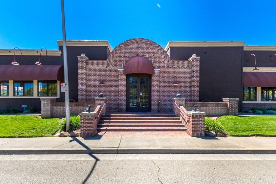 More Photos Of 1800 Churn Creek Rd, Redding Restaurant For Lease