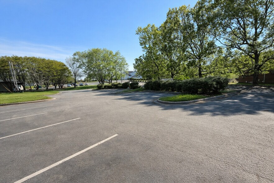 More Photos Of 100 W Guilford St, Thomasville Office For Lease