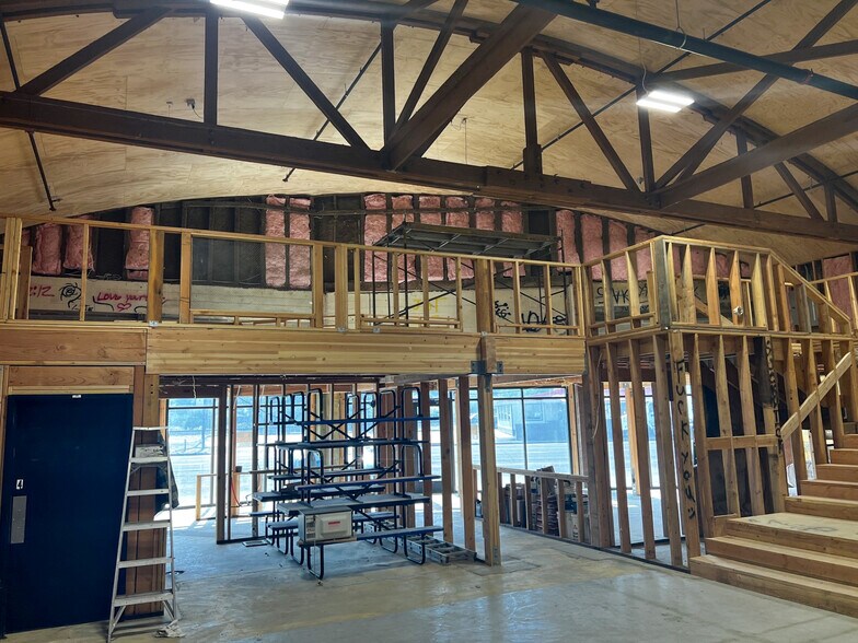 More Photos Of 711 S Pacific Hwy, Cottage Grove Freestanding For Lease