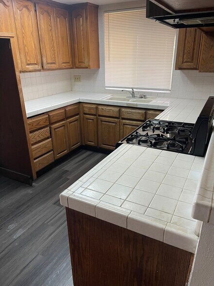 More Photos Of 246 E Hullett St, Long Beach Apartments For Sale