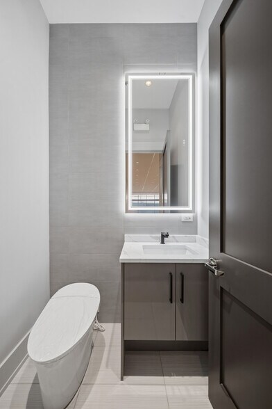 More Photos Of 619 W Randolph St, Chicago Restaurant For Sale