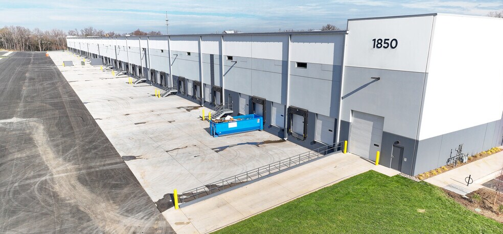 More Photos Of 1850 Continental Blvd, Charlotte Warehouse For Lease