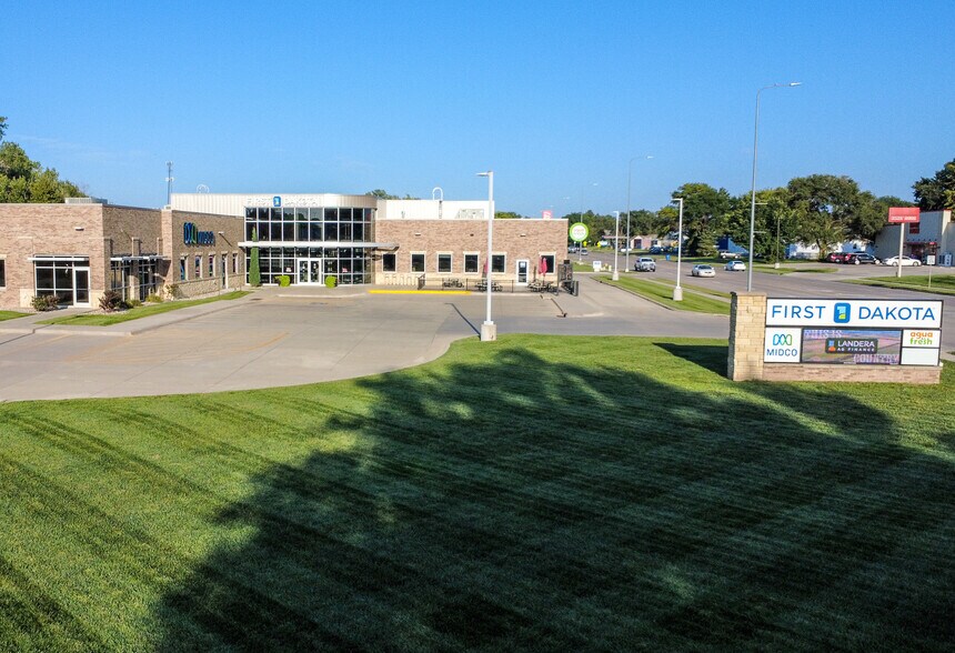 More Photos Of 1110 E Cherry St, Vermillion General Retail For Lease