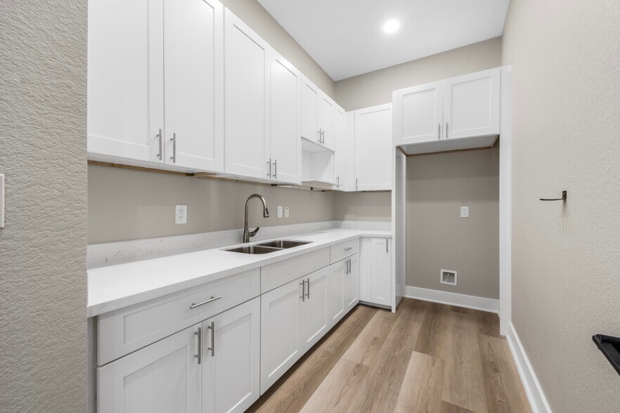 More Photos Of 213 Bella Katy Dr, Katy Medical For Lease