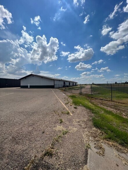 More Photos Of 1051 N Price Rd, Pampa Warehouse For Lease