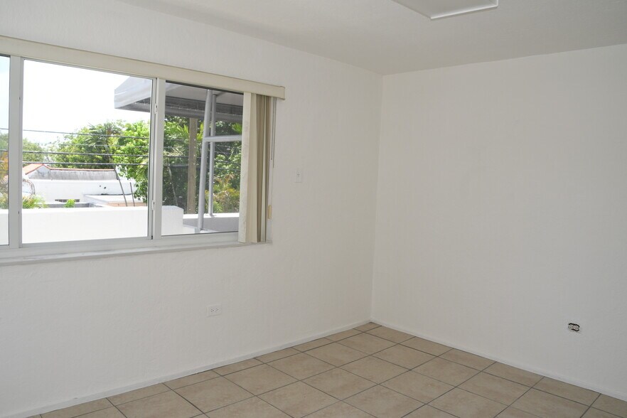 More Photos Of 1920 SW 22nd St, Miami Medical For Lease