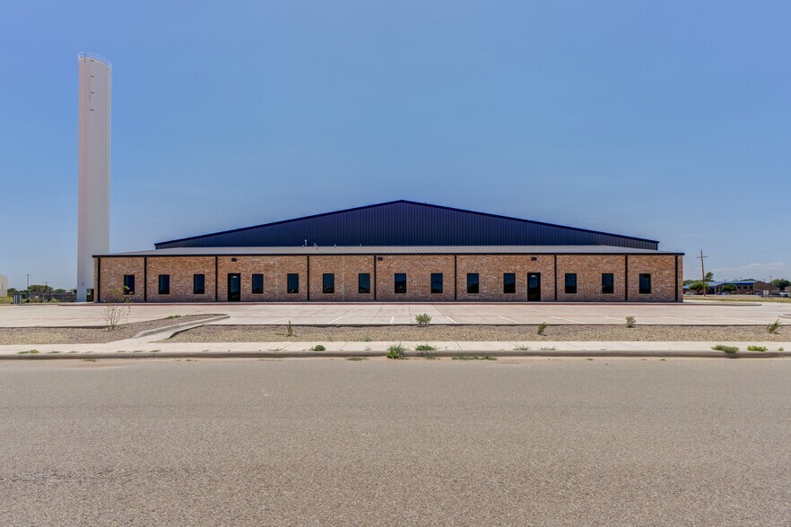 More Photos Of 8111 Patel Dr, Wolfforth Distribution For Sale