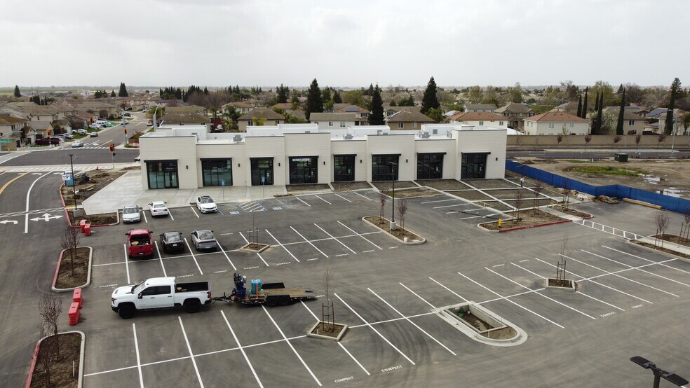 More Photos Of 1527 S Airport Way, Manteca Unknown For Lease