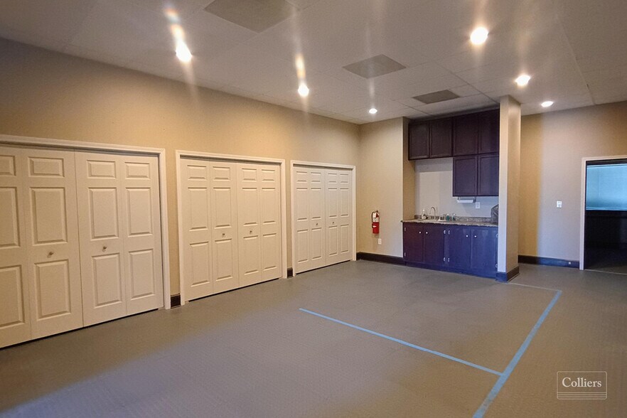 More Photos Of 3110 Wade Hampton Blvd, Taylors Storefront For Sale