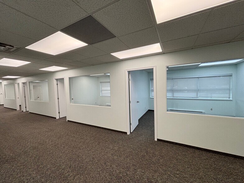 More Photos Of 4125 Mcconnell Dr, Burnaby Warehouse For Lease