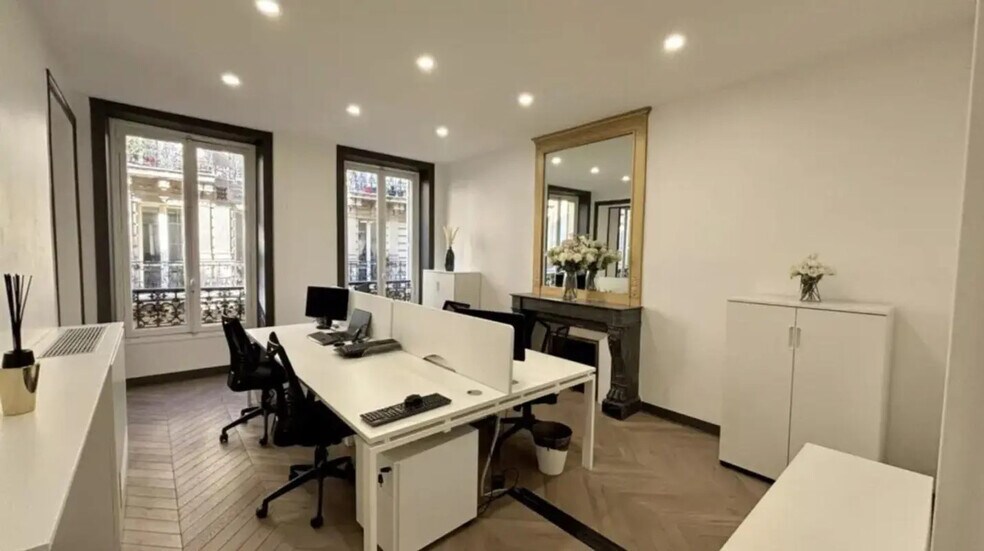 More Photos Of 50 Rue De Miromesnil, Paris Office For Sale