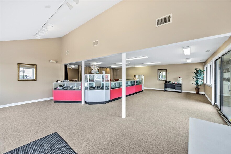 More Photos Of 28 Main St, Dennis Port Freestanding For Sale