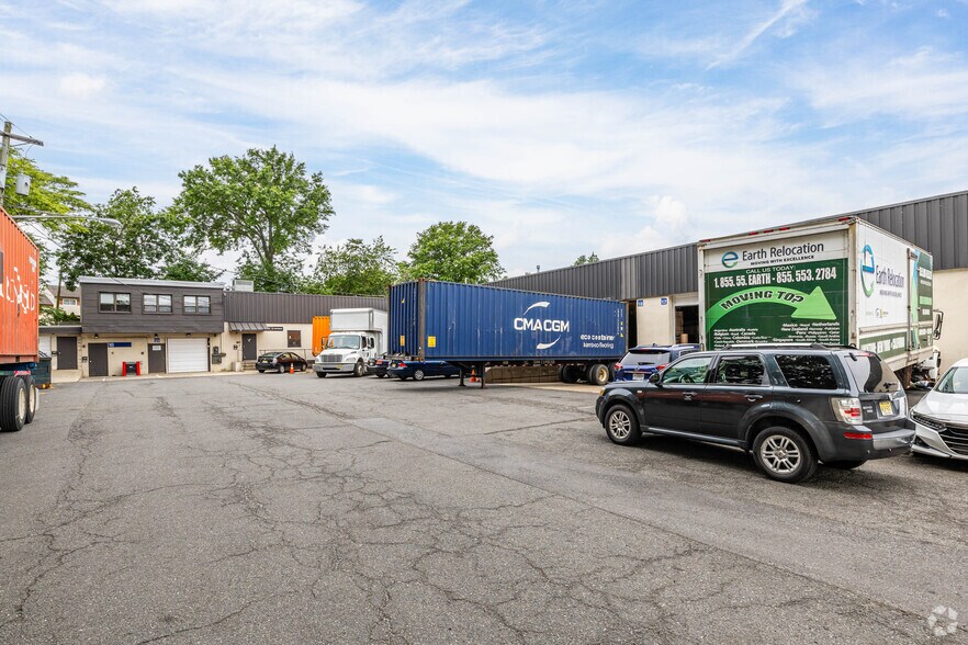 More Photos Of 1001 Roosevelt Ave, Carteret Warehouse For Lease