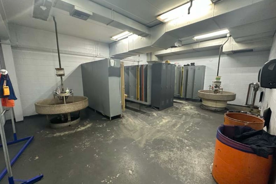 More Photos Of 2175 Schlichter Dr, Hamilton Manufacturing For Lease