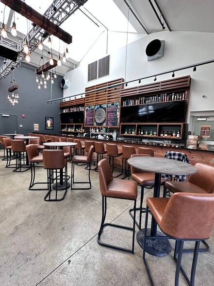 More Photos Of 64 Franklin St, Worcester Storefront Retail Residential For Lease