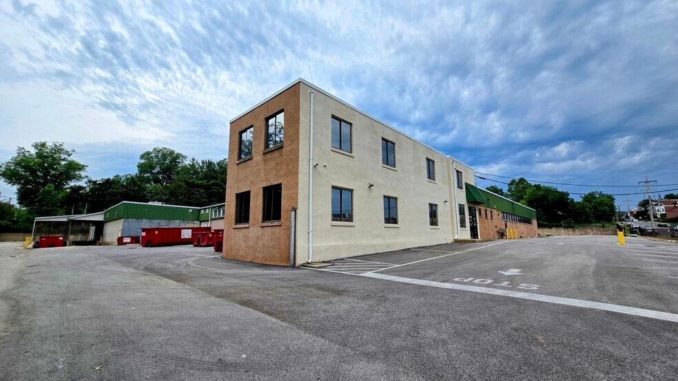 More Photos Of 9 S Forrest Ave, Norristown Manufacturing For Lease