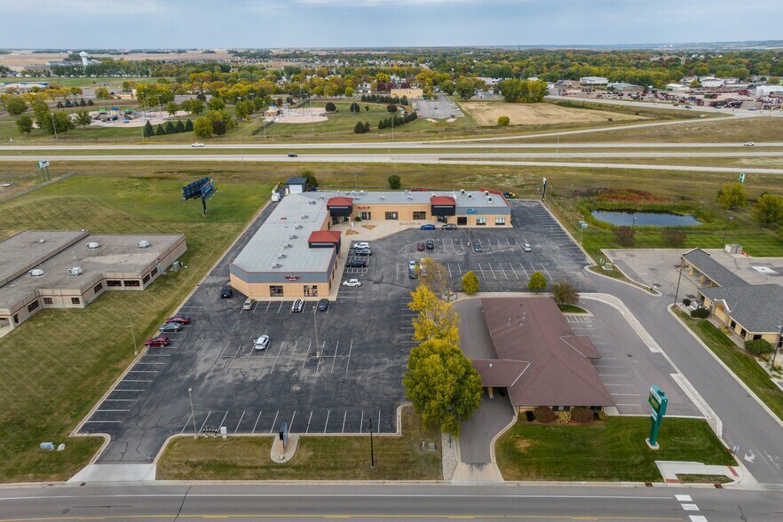 More Photos Of 1802-1838 Commerce Dr, North Mankato Freestanding For Lease