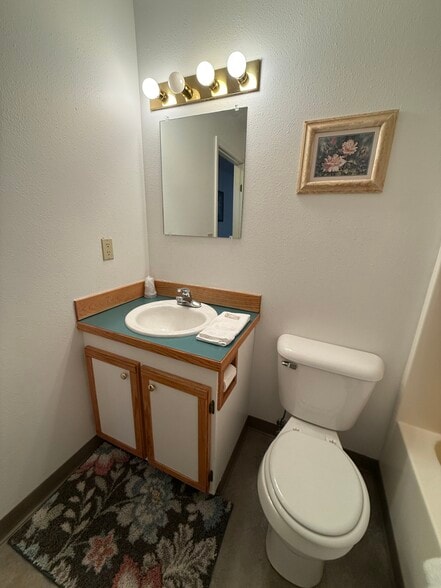 More Photos Of 51815 Kenai Spur Hwy, Kenai General Retail For Sale