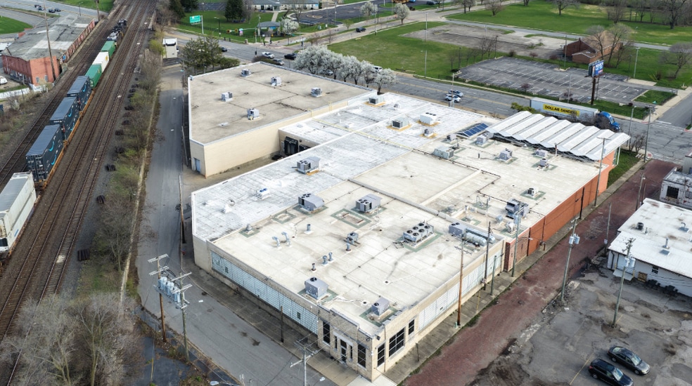 More Photos Of 301 E Sample St, South Bend Service For Lease