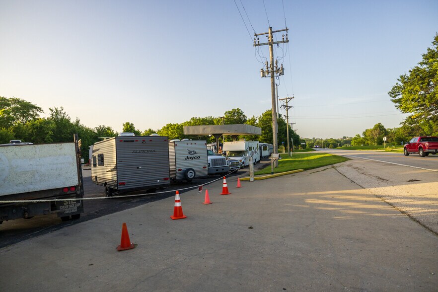 More Photos Of 23621 S State Route 291, Harrisonville Industrial For Sale