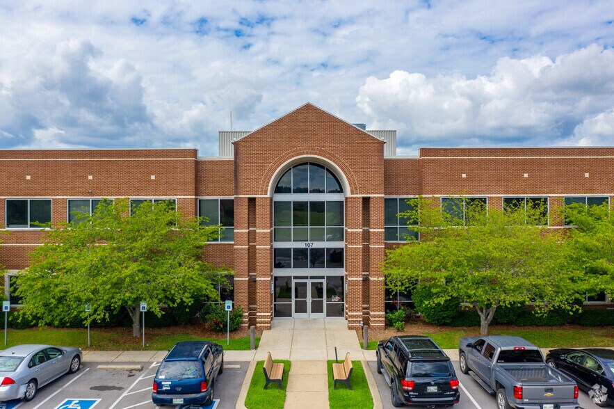 More Photos Of 107 Glen Oak Blvd, Hendersonville Medical For Lease