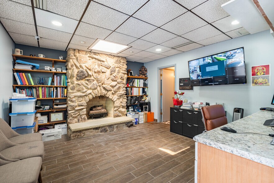 More Photos Of 605-615 W Euclid Ave, Arlington Heights Medical For Lease