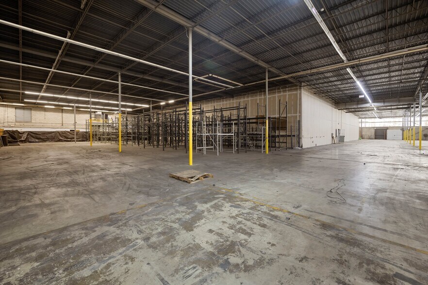 More Photos Of 4600 Park St N, Saint Petersburg Warehouse For Lease