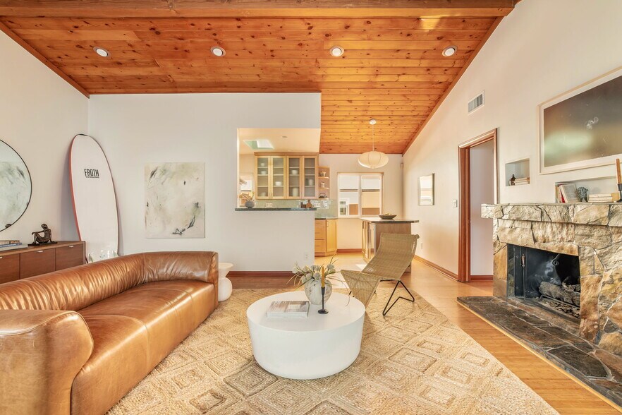 More Photos Of 16 Spinnaker St, Marina Del Rey Multifamily For Sale