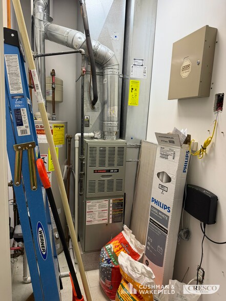 More Photos Of 33420-33442 Liberty Pky, North Ridgeville Light Distribution For Sale