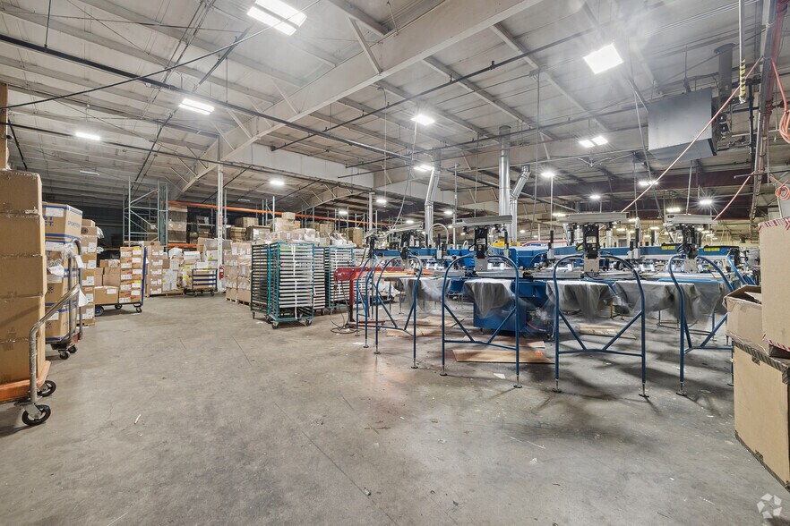 More Photos Of 229-239 Neck Rd, Haverhill Warehouse For Lease