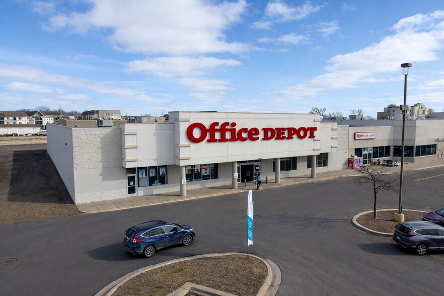 Primary Photo Of 2020 Adams St, Mankato General Retail For Sale